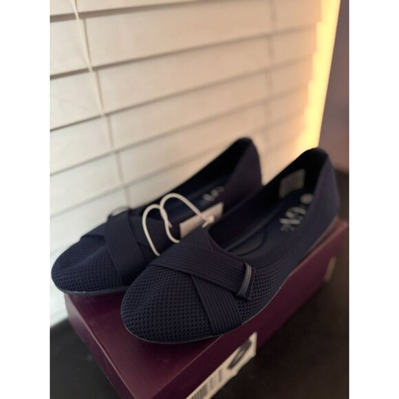 Gloria Vanderbilt Debbie Women's Slip-on Ballet Flats Shoes Navy Blue - Picture 2 of 7